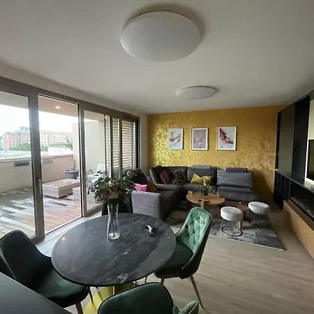 Urban 2 Bedroom Apartment *